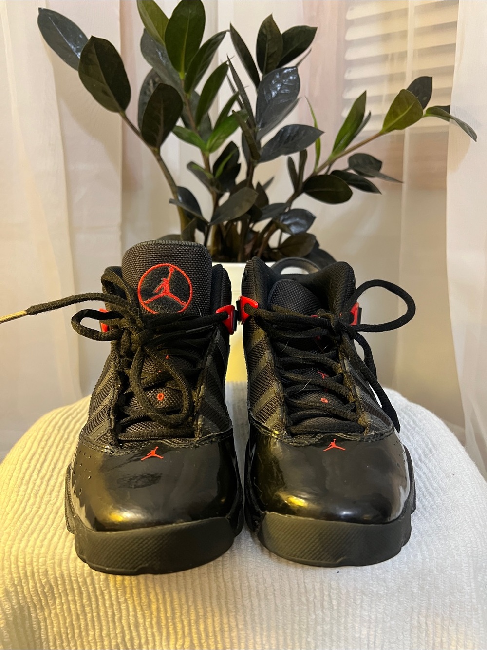 Youth boys Jordan Black and Red Kids Basketball Shoes